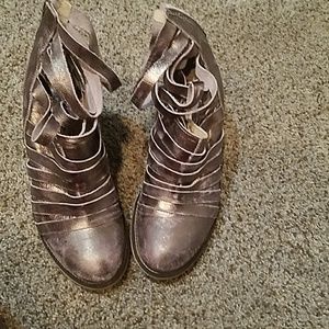 Size 39 Metallic with shades of Pink Booties